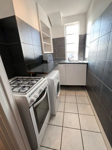 Room in a Shared Flat, Couples Allowed, W2 - Photo 2