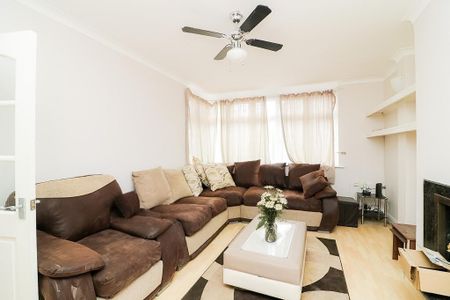 4 bedroom semi-detached house to rent - Photo 2