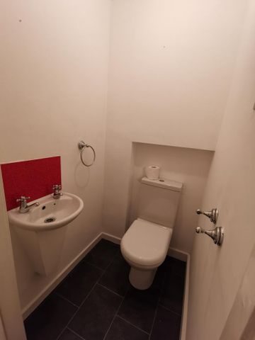 1 bedroom in a house share to rent - Photo 5