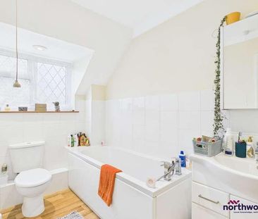 South Lynn Drive, Upperton, Eastbourne, BN21 - Photo 4