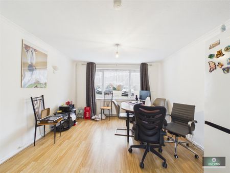 Friends Close, Langley Green - Photo 2