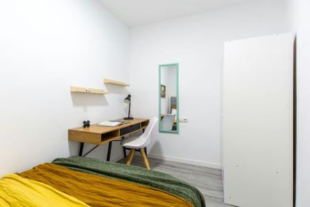 Calle de Tetuán, Madrid, Community of Madrid 28013 - Photo 2