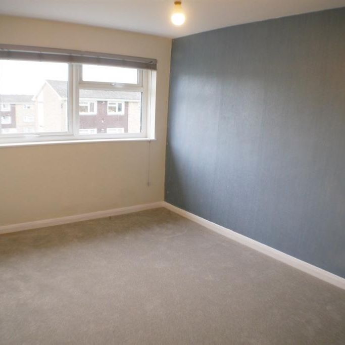 4 bedroom end of terrace house to rent - Photo 1