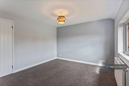 3 bedroom semi-detached house to rent - Photo 4