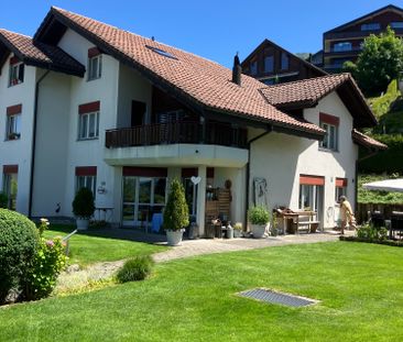 Charmantes 6.5-Zimmer-Doppelhaus in Emmetten mit traumhaftem See- und Bergblick - Photo 2