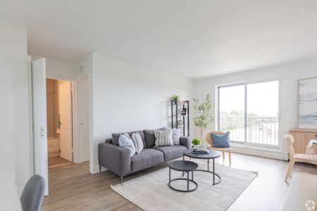 For Lease - 718 LAWRENCE Road Unit# 308, Hamilton, Ontario - Photo 3