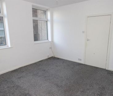 2 bedroom ground floor flat to rent - Photo 3