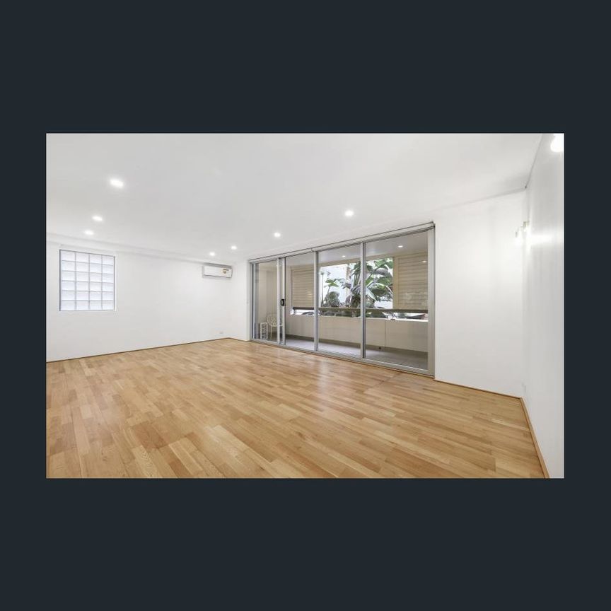 Oversized One Bedroom Apartment - Photo 1