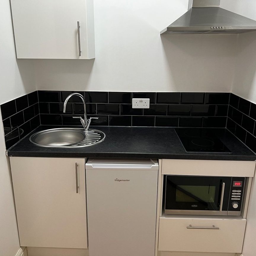 Studio Flat, London, W12 - Photo 1