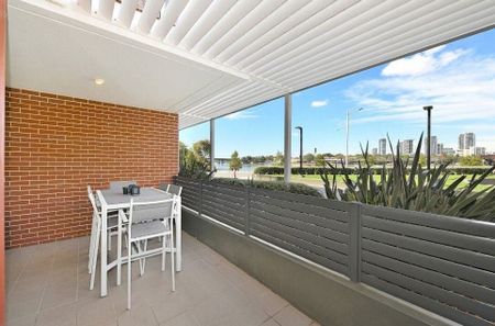 Sophisticated luxurious apartment by the water - Photo 4