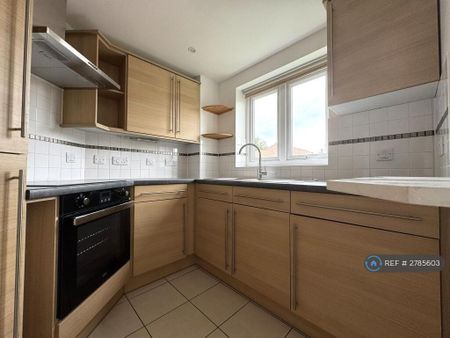 2 bedroom flat to rent - Photo 5