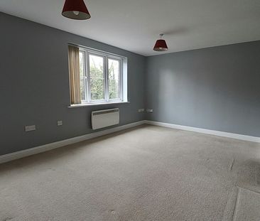 Flat to rent on - Photo 2