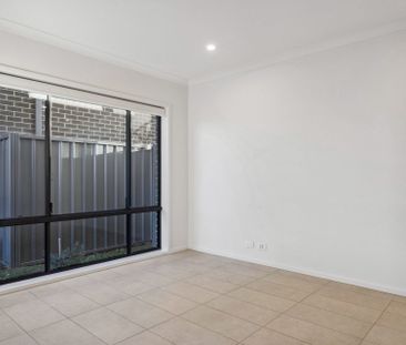 Contemporary Family Home at 8/12 Pipistrelle Street, Throsby - 4 Bedrooms, 2 Bathrooms, 2 Car Parks - Photo 5