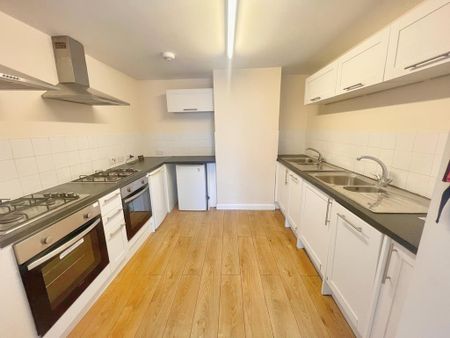 1 bedroom in a house share to rent - Photo 4