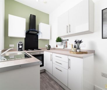 Blackburn Road, Flat Above, Darwen - Photo 1
