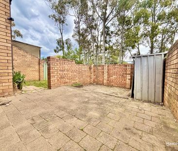 Charming Three-Bedroom Townhouse in a Convenient Location... - Photo 5