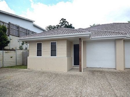 3 Bedroom Duplex in Quiet Street - Photo 2