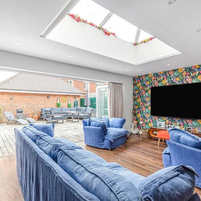 4 bedroom detached house to rent - Photo 1