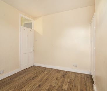 3 Bed Terraced House, Lonsdale Avenue, E6 - Photo 3