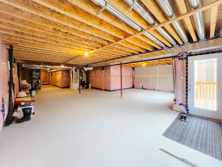 For Lease - 72 Kentledge Avenue, East Gwillimbury, Ontario - Photo 3