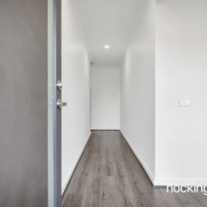 MODERN FAMILY LIVING IN A PRIME LOCATION - Photo 3