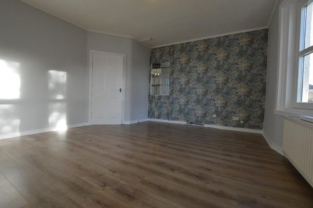 2 bedroom ground floor flat to rent - Photo 1