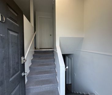 Pet Friendly, 3 Bedroom 4plex in desirable Eastview!! - Photo 3