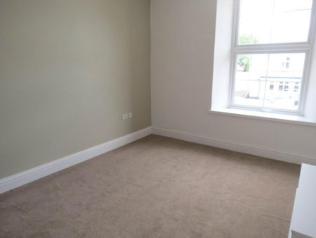 4 bedroom semi-detached house to rent - Photo 4