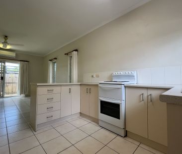 Neat & Convenient 1-Bedroom Unit with Courtyard in Mooroobool - Photo 4