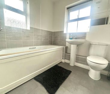 Semi-detached house to rent on - Photo 4