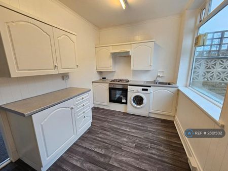 2 bedroom semi-detached house to rent - Photo 2