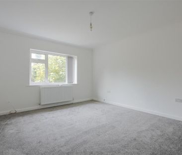 3 bedroom semi-detached bungalow to rent - Photo 5