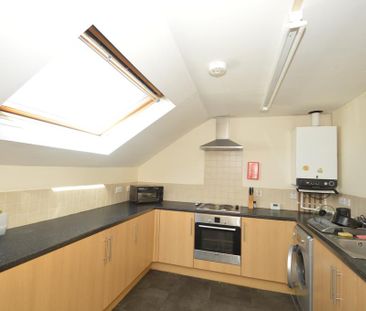 1 bedroom in a flat share to rent - Photo 3