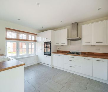 4 bedroom detached house to rent - Photo 4