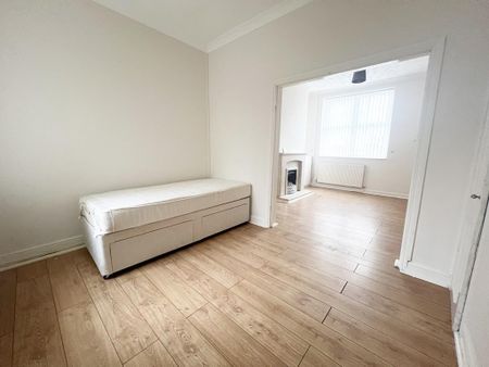 2 bedroom semi-detached house to rent - Photo 5