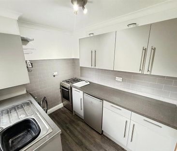 2 bedroom end of terrace house to rent - Photo 1