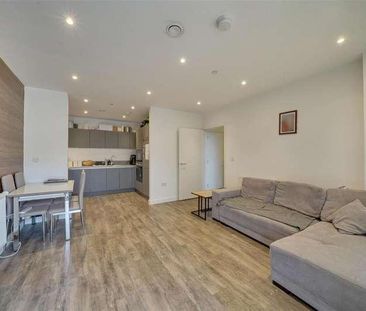 Woodall Road, Enfield, EN3 - Photo 1