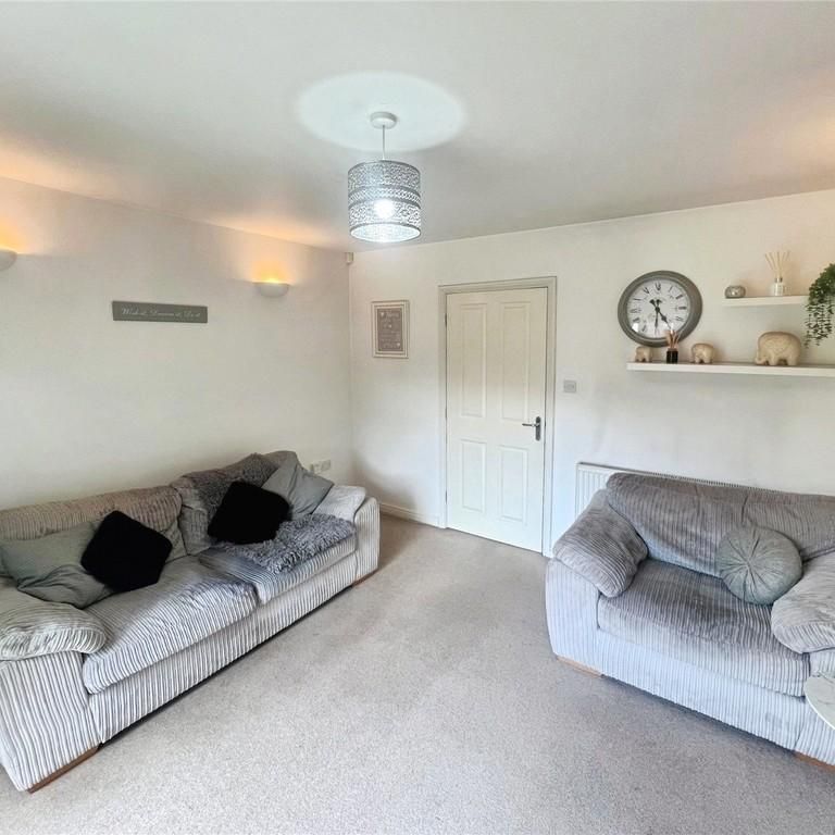 2 bedroom end of terrace house to rent - Photo 1