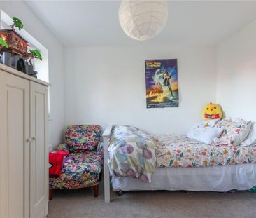 4 bedroom semi-detached house to rent - Photo 4