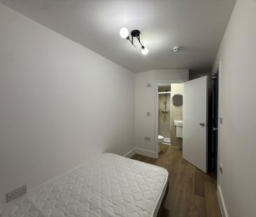 6 bedroom end of terrace house to rent - Photo 2