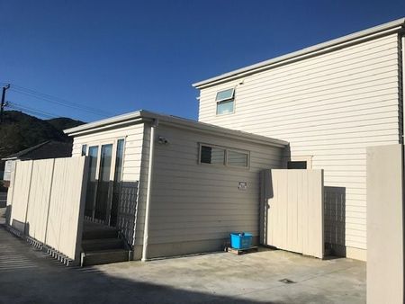 RECENT NEW BUILD, fully fenced spacious house. - Photo 5