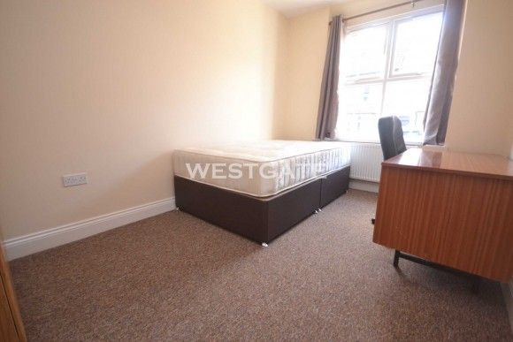 5 Bed - Brighton Road, Reading - Photo 1