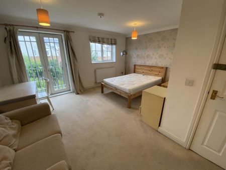 5 bedroom townhouse to rent - Photo 2