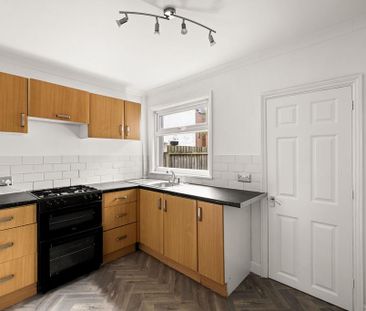 3 bedroom terraced house to rent - Photo 6