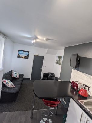 5 bedroom terraced house to rent - Photo 1