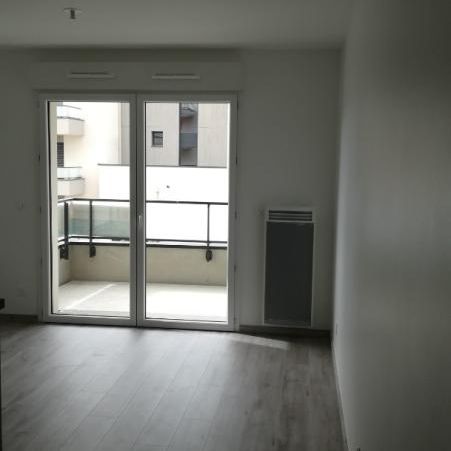 Location Appartement 1 pièce 23m² MONDEVILLE 14120 - Photo 1