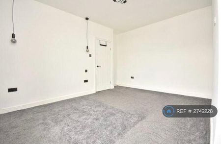 2 bedroom terraced house to rent - Photo 5