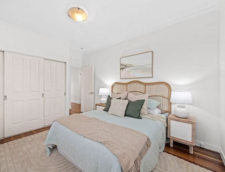 Spacious Family Home with Modern Comforts and Outdoor Entertaining - Photo 4