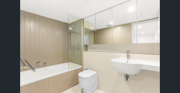 Modern 2 Bed 2.5 Bath Apartment with Courtyard & Car park in Glebe - Photo 1