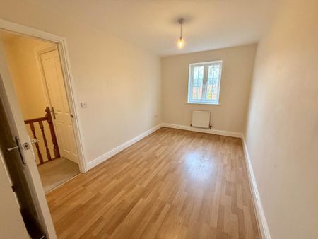 4 bedroom terraced house to rent - Photo 2